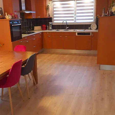 Adossee A La Colline