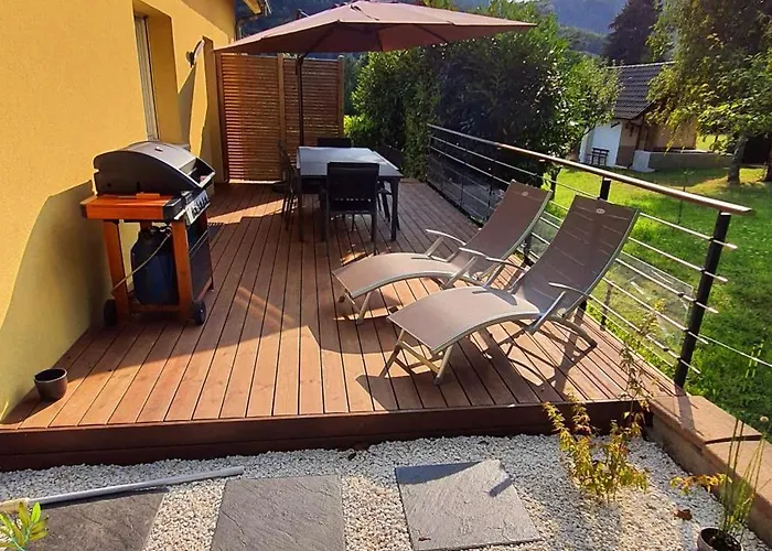 Adossee A La Colline Nyaraló